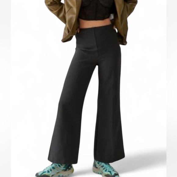 Urban Outfitters Naya High-Waisted Flare Pants - Size 8 - Picture 2 of 6